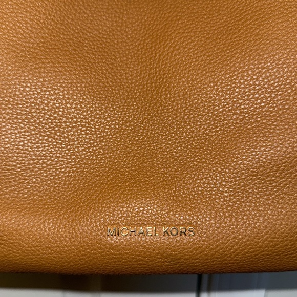 Michael Kors Cognac Raven Large Leather Shoulder Bag - Picture 3 of 12